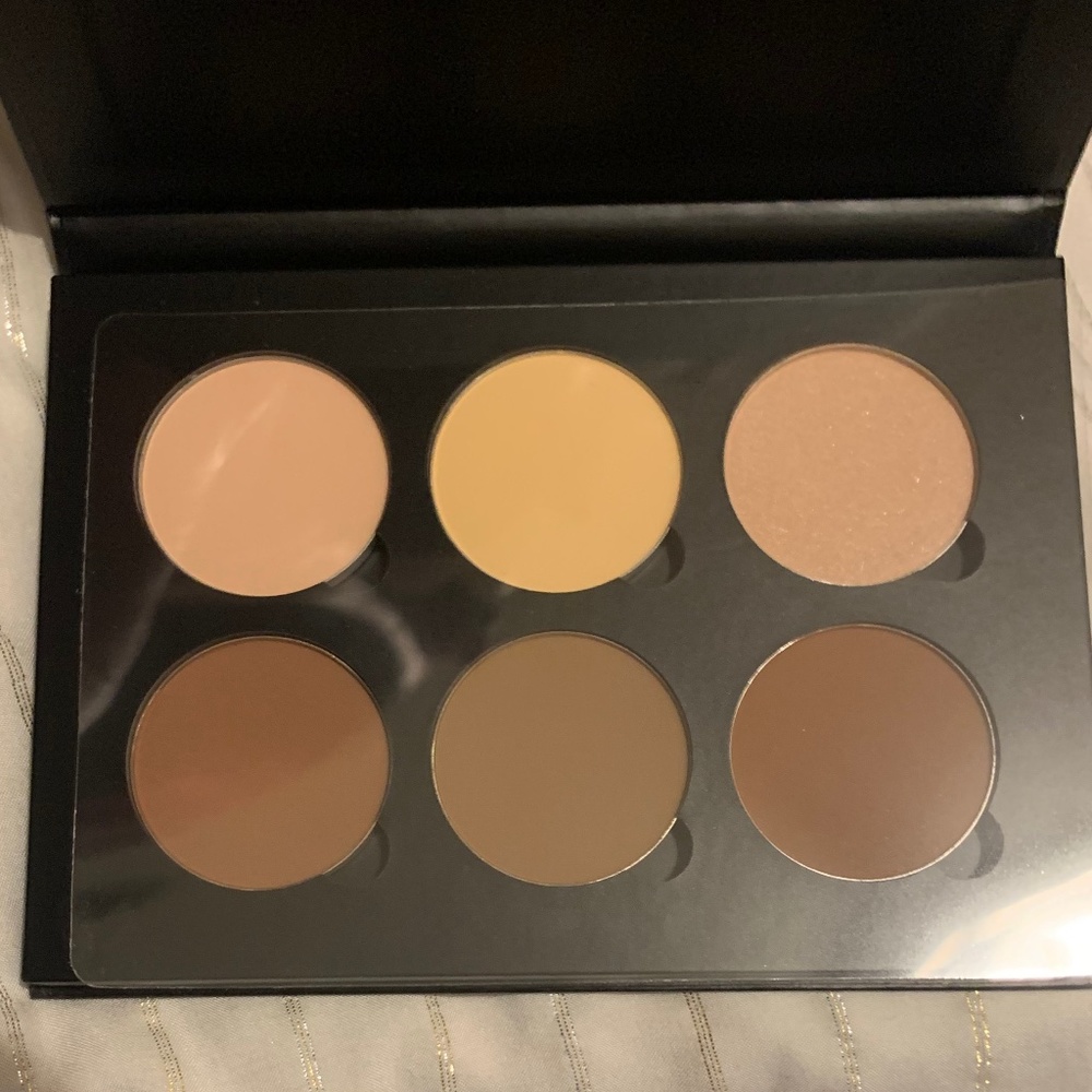 Anastasia Beverly Hills Contour Light to Med Makeup